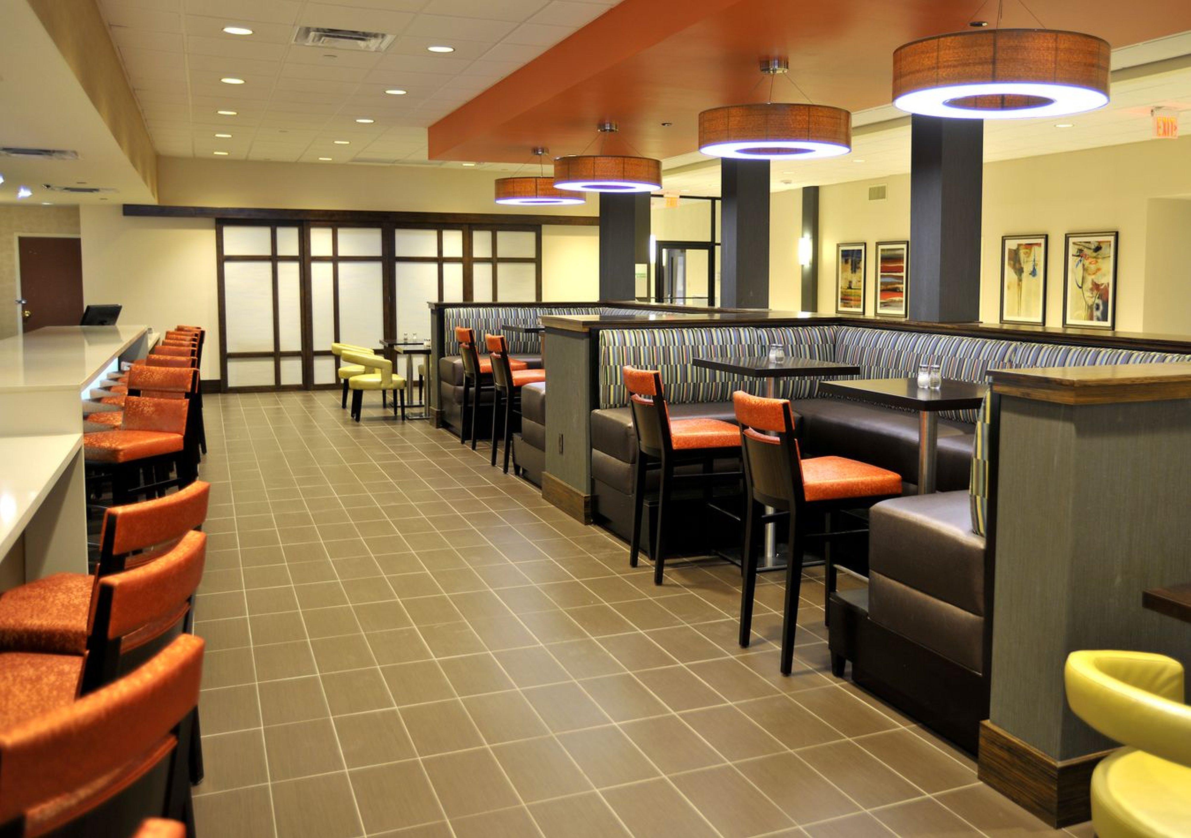 Holiday Inn And Suites Charleston West By Ihg Exterior foto