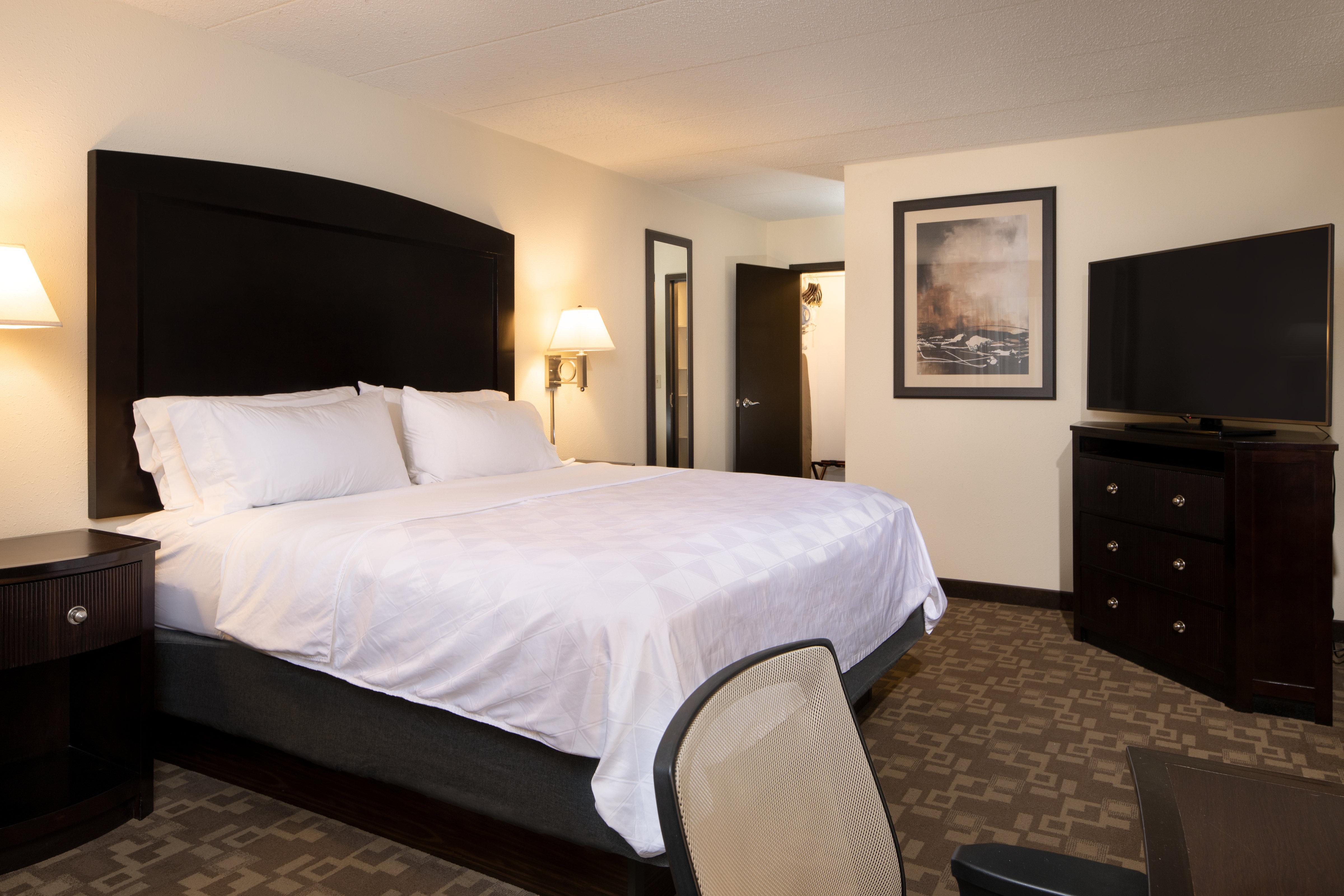 Holiday Inn And Suites Charleston West By Ihg Exterior foto