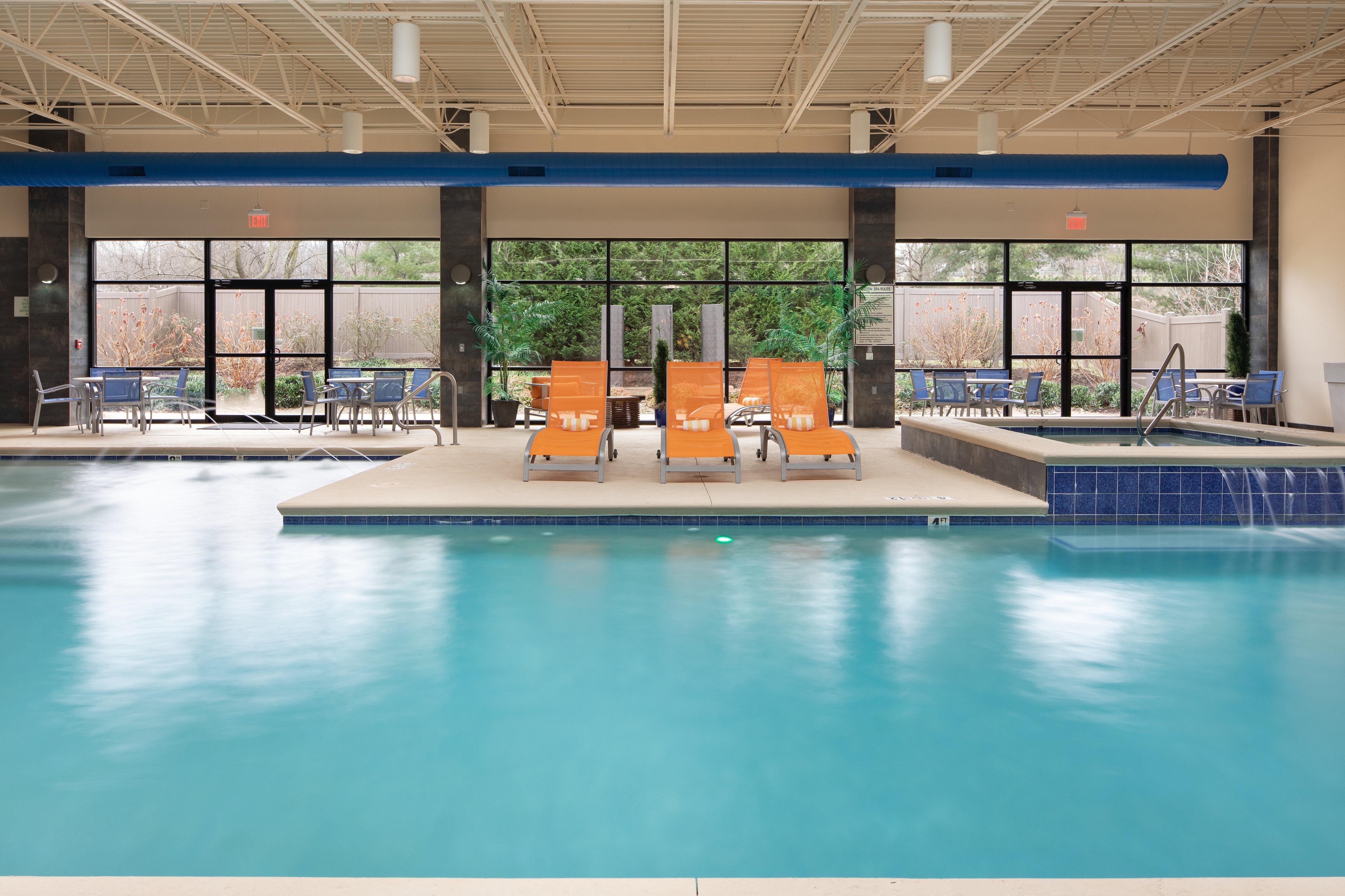 Holiday Inn And Suites Charleston West By Ihg Exterior foto