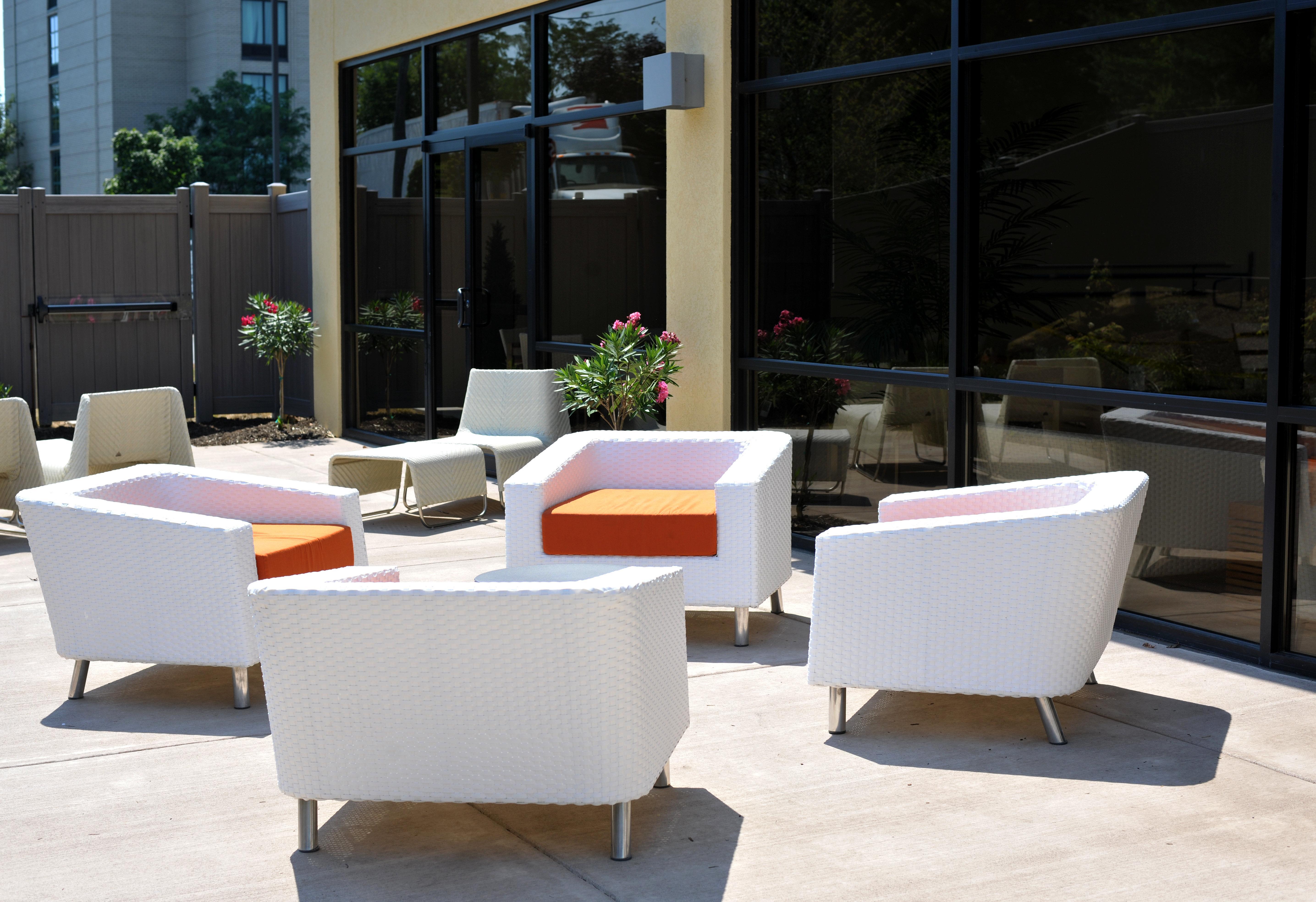 Holiday Inn And Suites Charleston West By Ihg Exterior foto