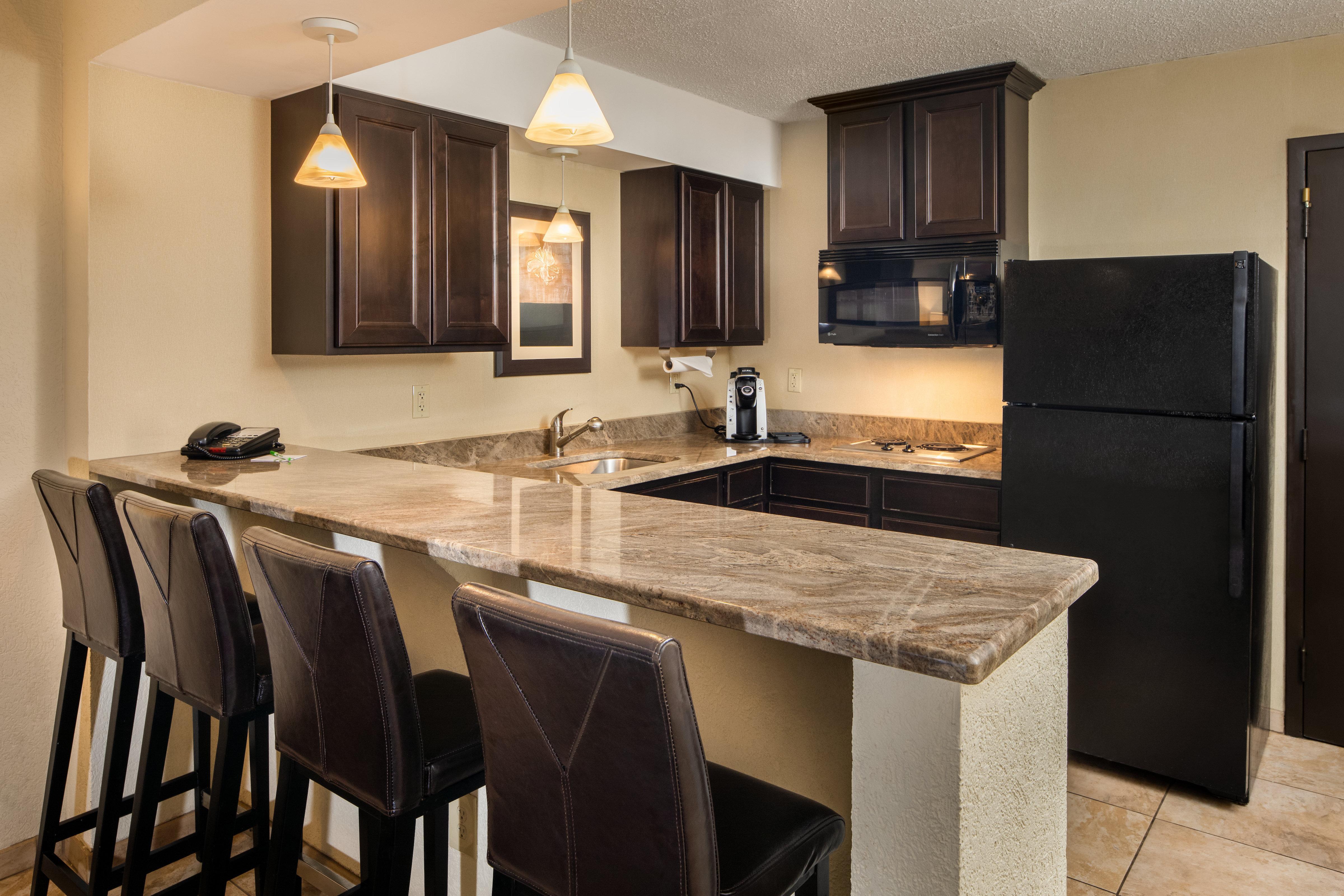 Holiday Inn And Suites Charleston West By Ihg Exterior foto