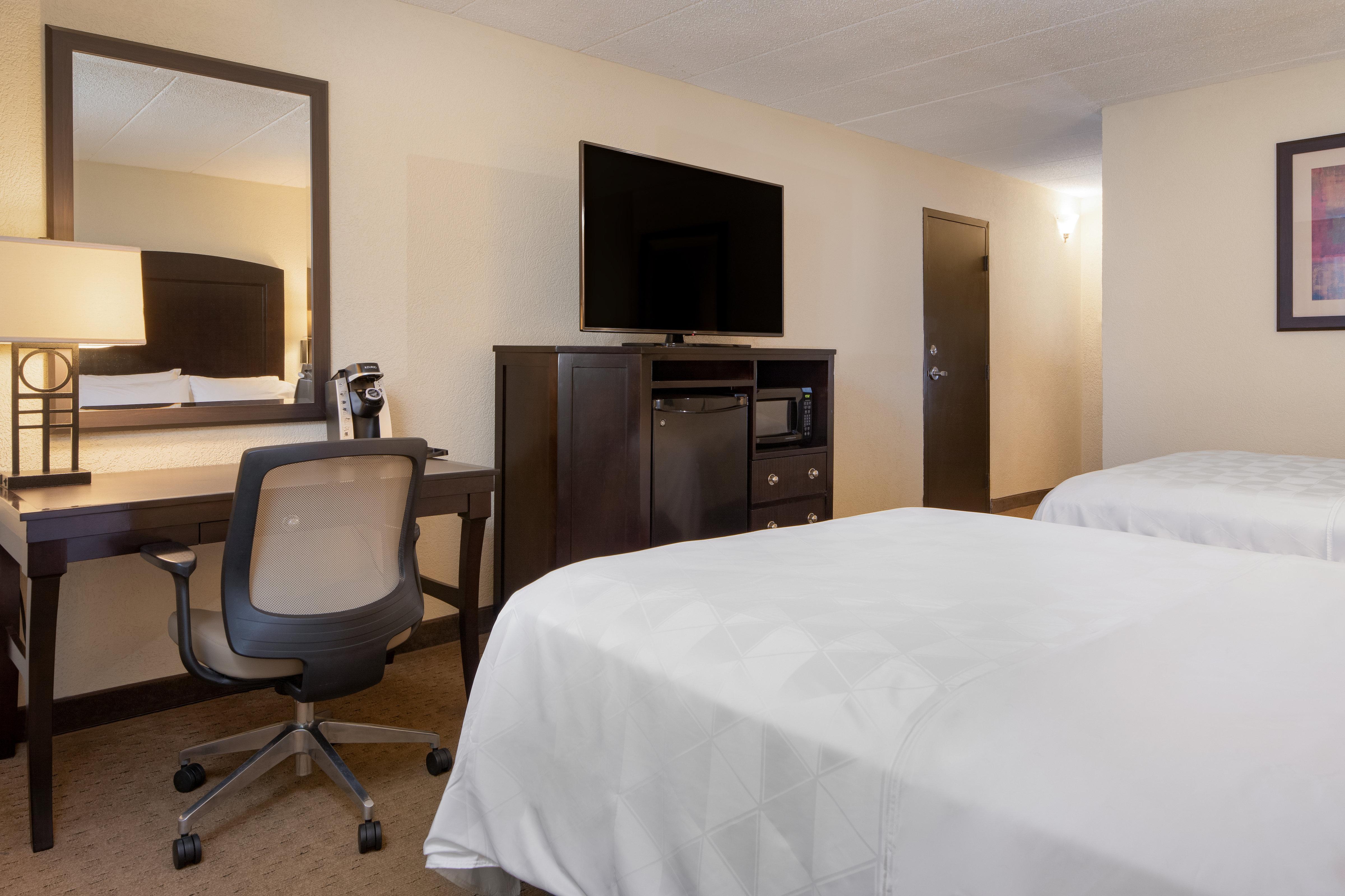 Holiday Inn And Suites Charleston West By Ihg Exterior foto