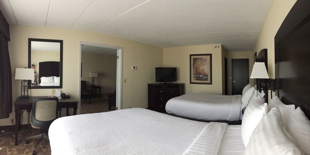 Holiday Inn And Suites Charleston West By Ihg Exterior foto