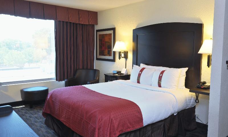 Holiday Inn And Suites Charleston West By Ihg Exterior foto