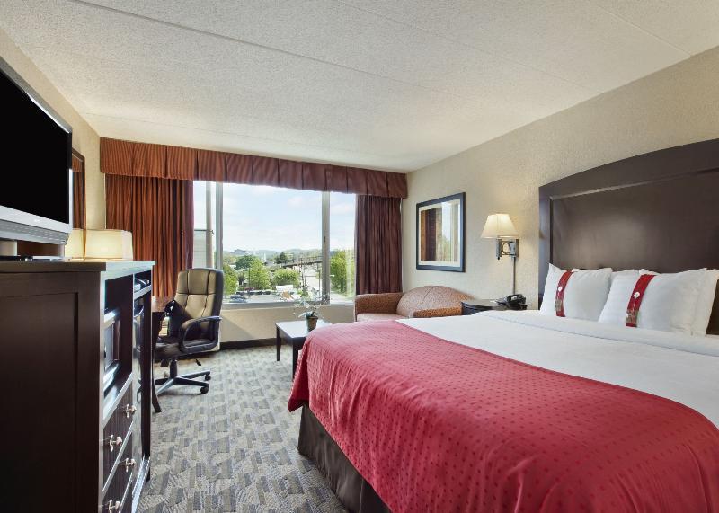 Holiday Inn And Suites Charleston West By Ihg Exterior foto